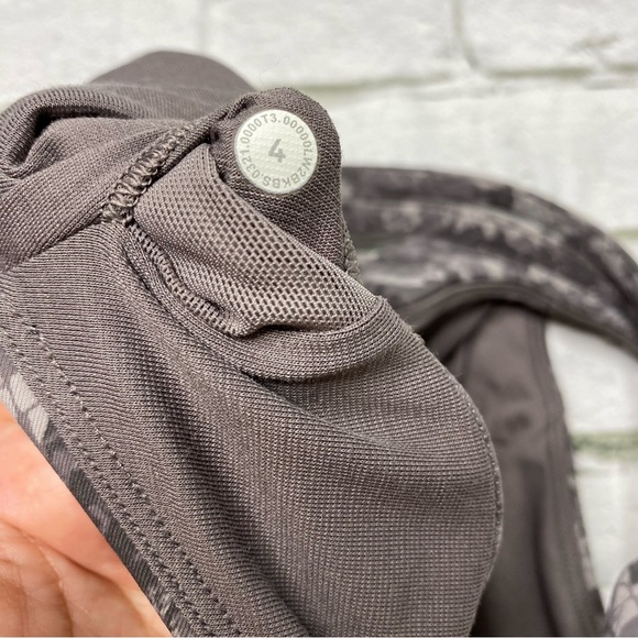Lululemon Energy sports bra size 4 - Picture 6 of 7